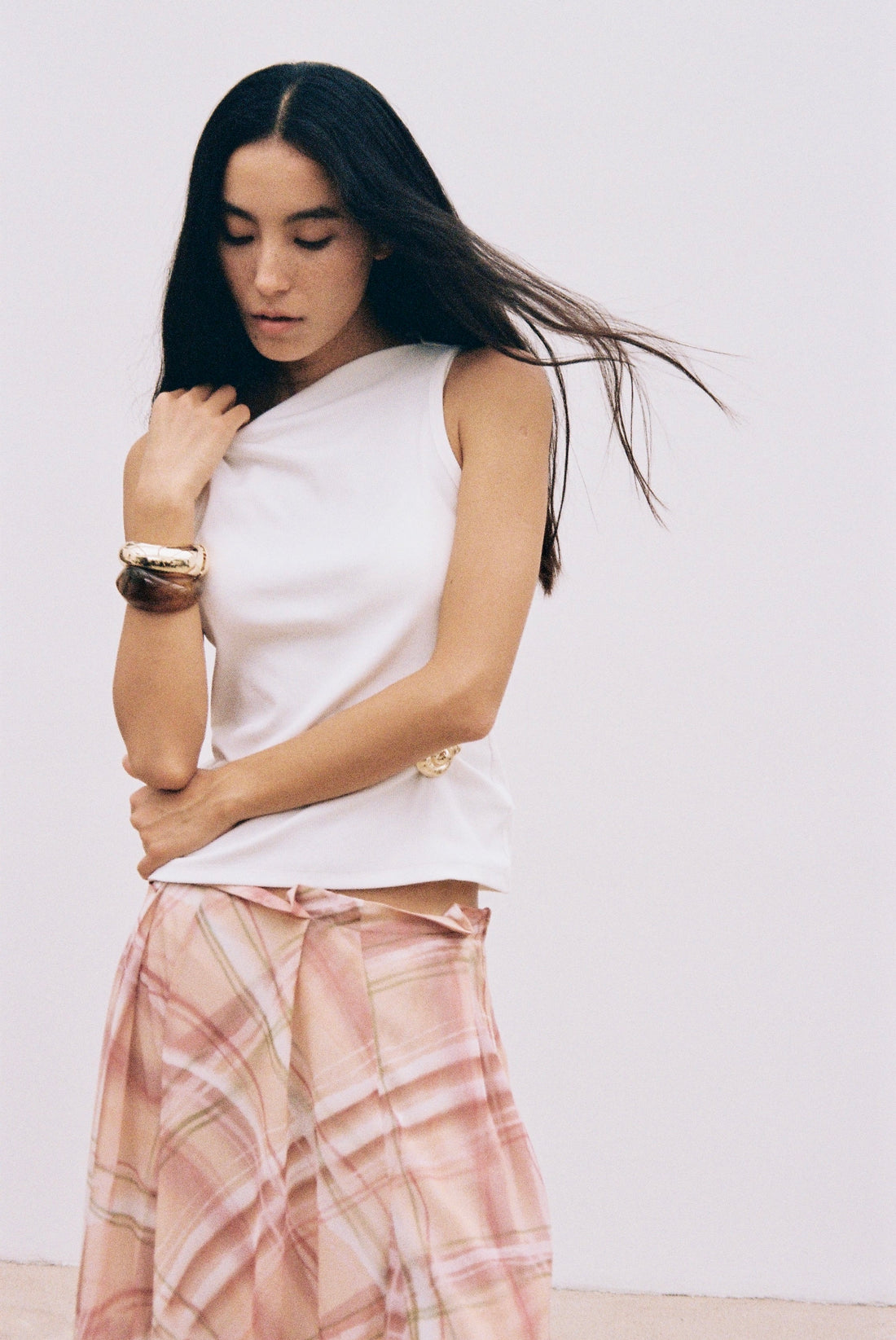 Three-dimensional pleated irregular chiffon half-skirt