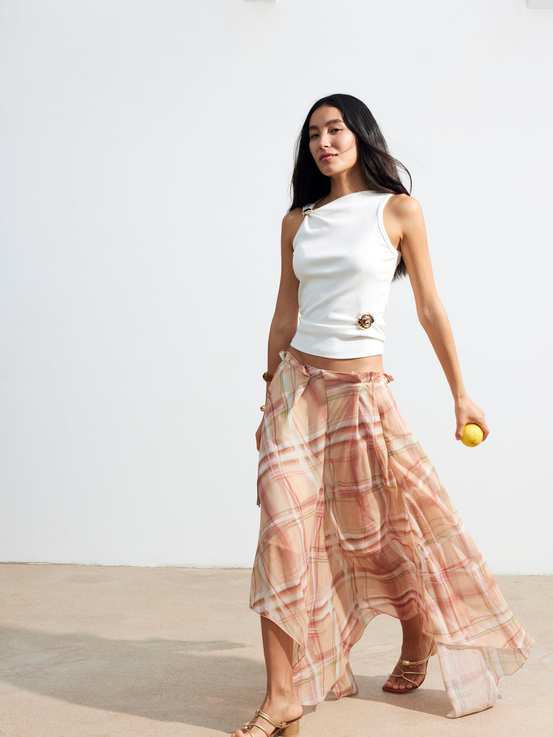 Three-dimensional pleated irregular chiffon half-skirt