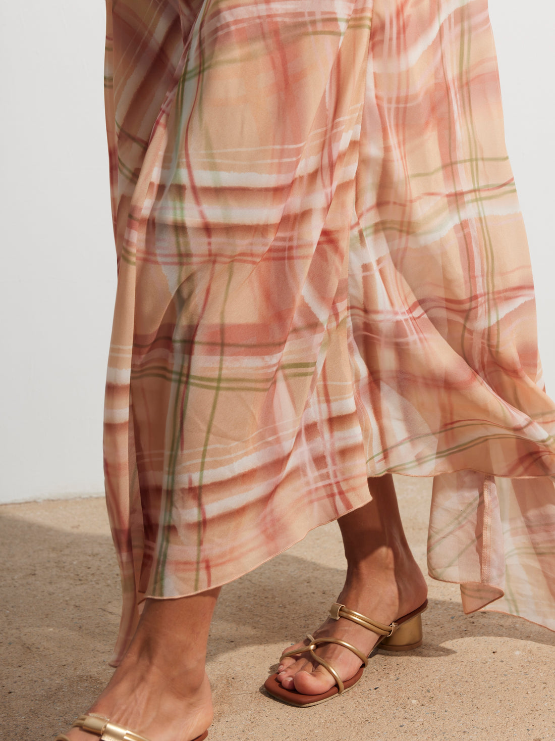 Three-dimensional pleated irregular chiffon half-skirt