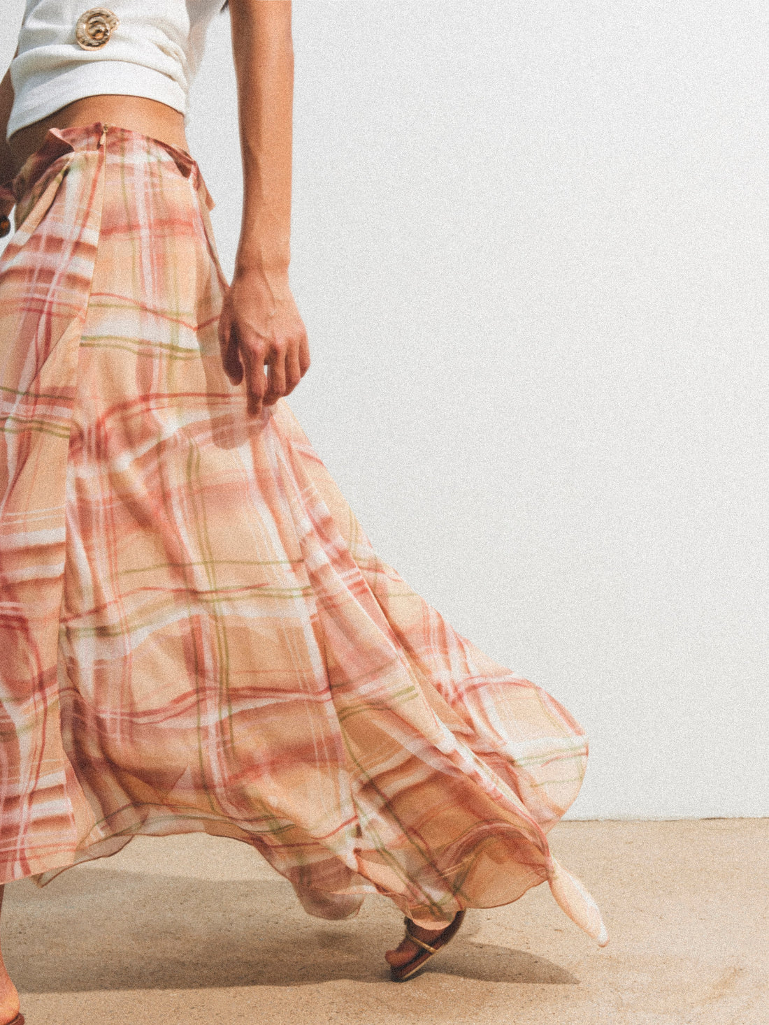 Three-dimensional pleated irregular chiffon half-skirt