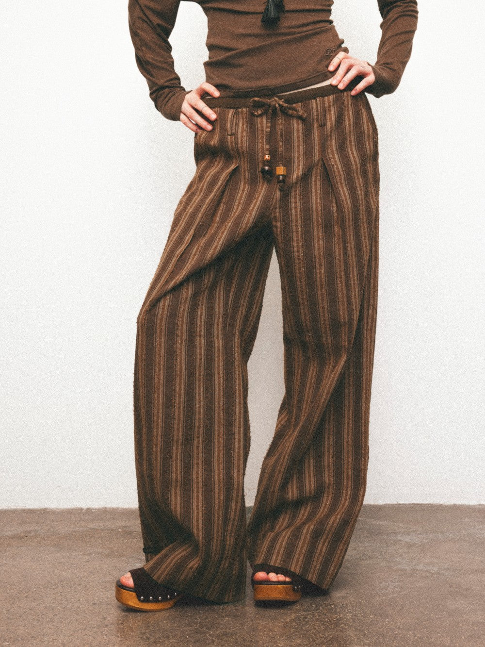 【aespa Winter's Pick】Brown Striped Pants